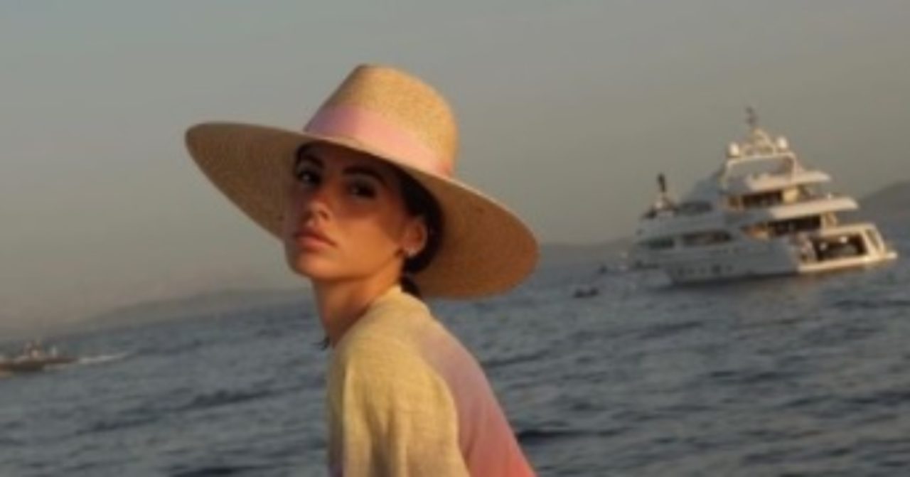 giulia de lellis primo piano