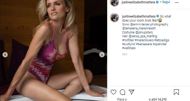 Justine Mattera posa sensuale