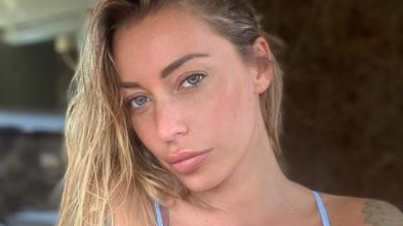 Karina Cascella Reggiseno Post Doccia