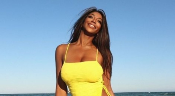 La Gatta Nera in costume giallo