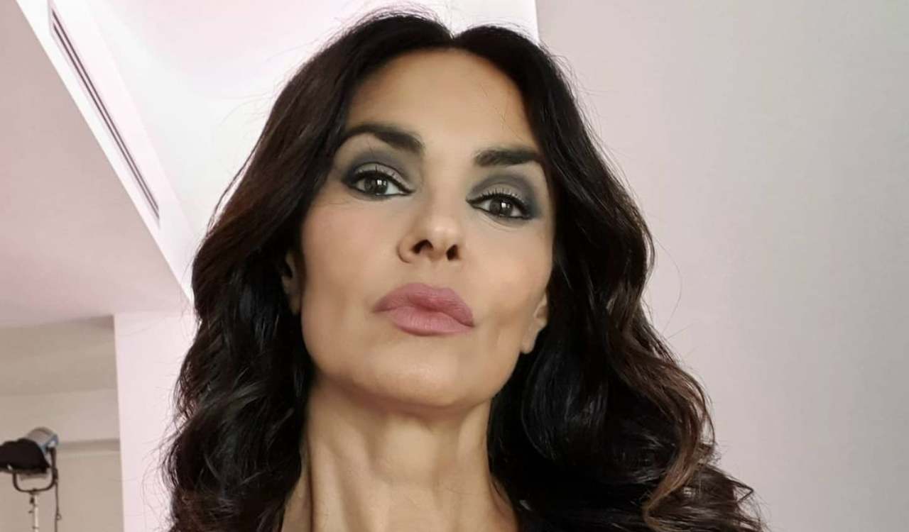 Maria Grazia Cucinotta in un selfie