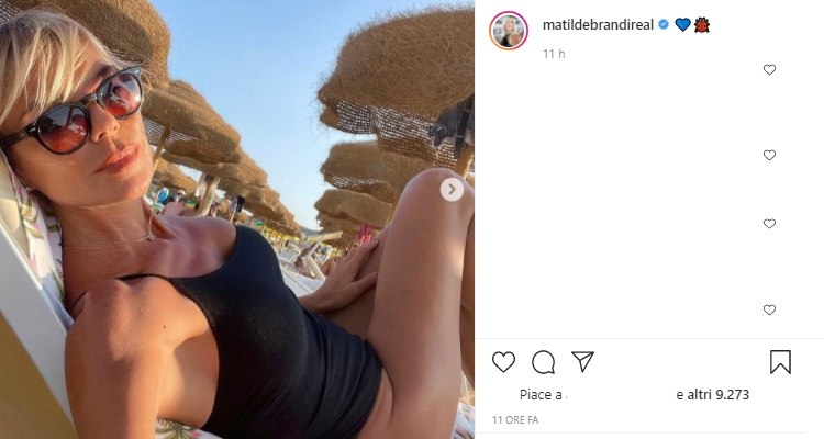Matilde Brandi posa sensuale