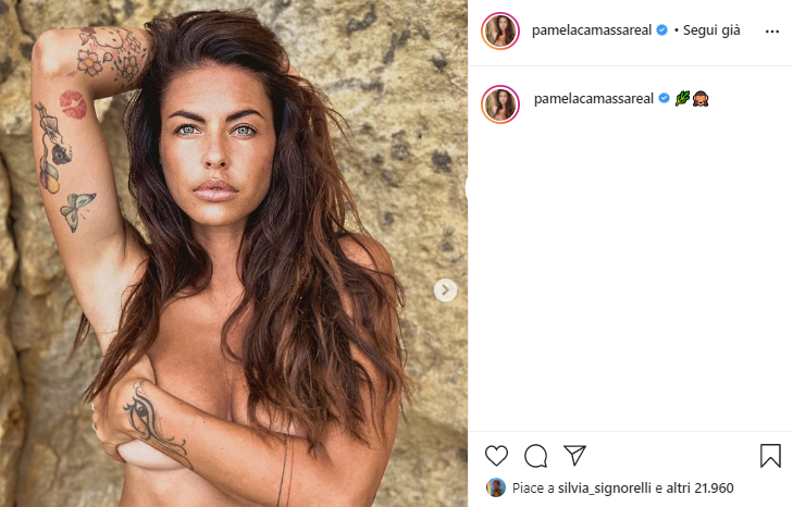 Pamela Camassa in posa