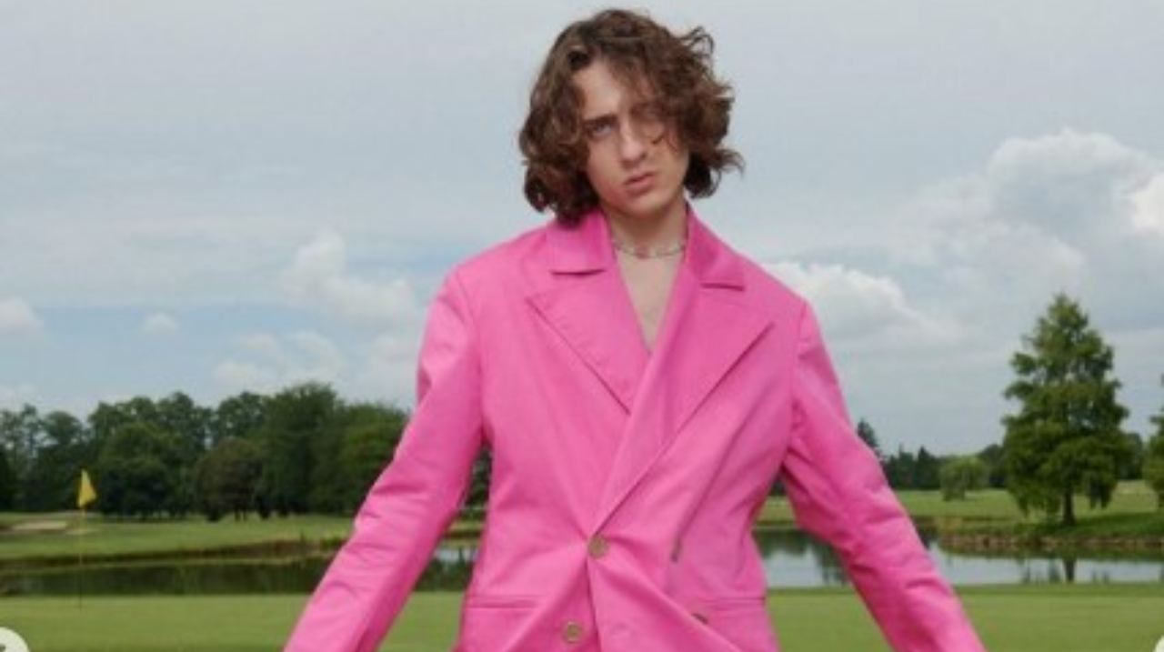 Sangiovanni in abito rosa