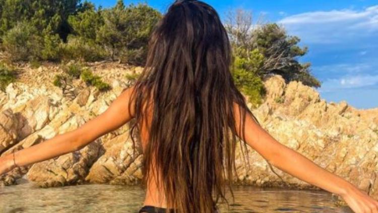 Tatiana Bernardi Spalanca Braccia Lato Posteriore 