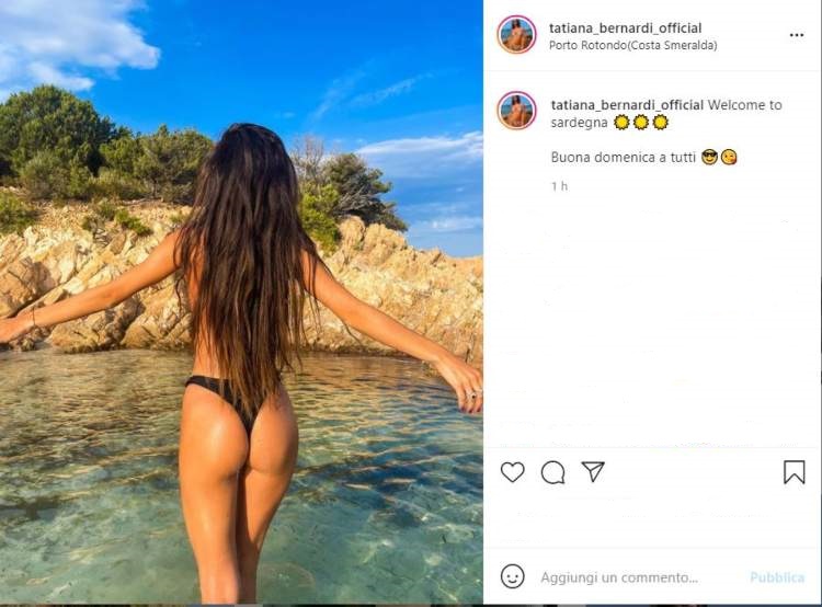 Tatiana Bernardi Spalanca Braccia Lato Posteriore 
