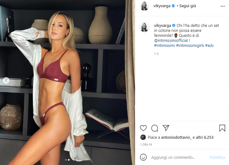 Viky Varga in intimo
