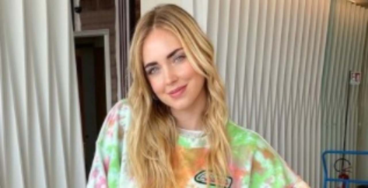 chiara ferragni sorride