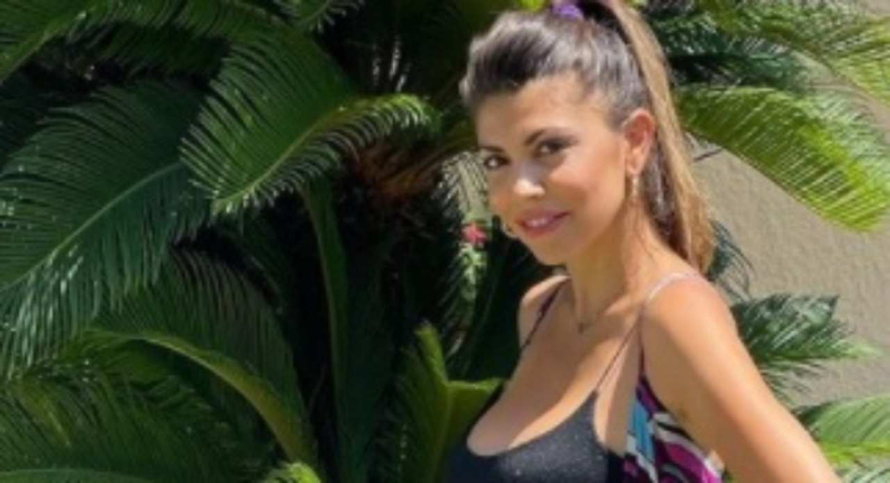 Flora Canto primo piano