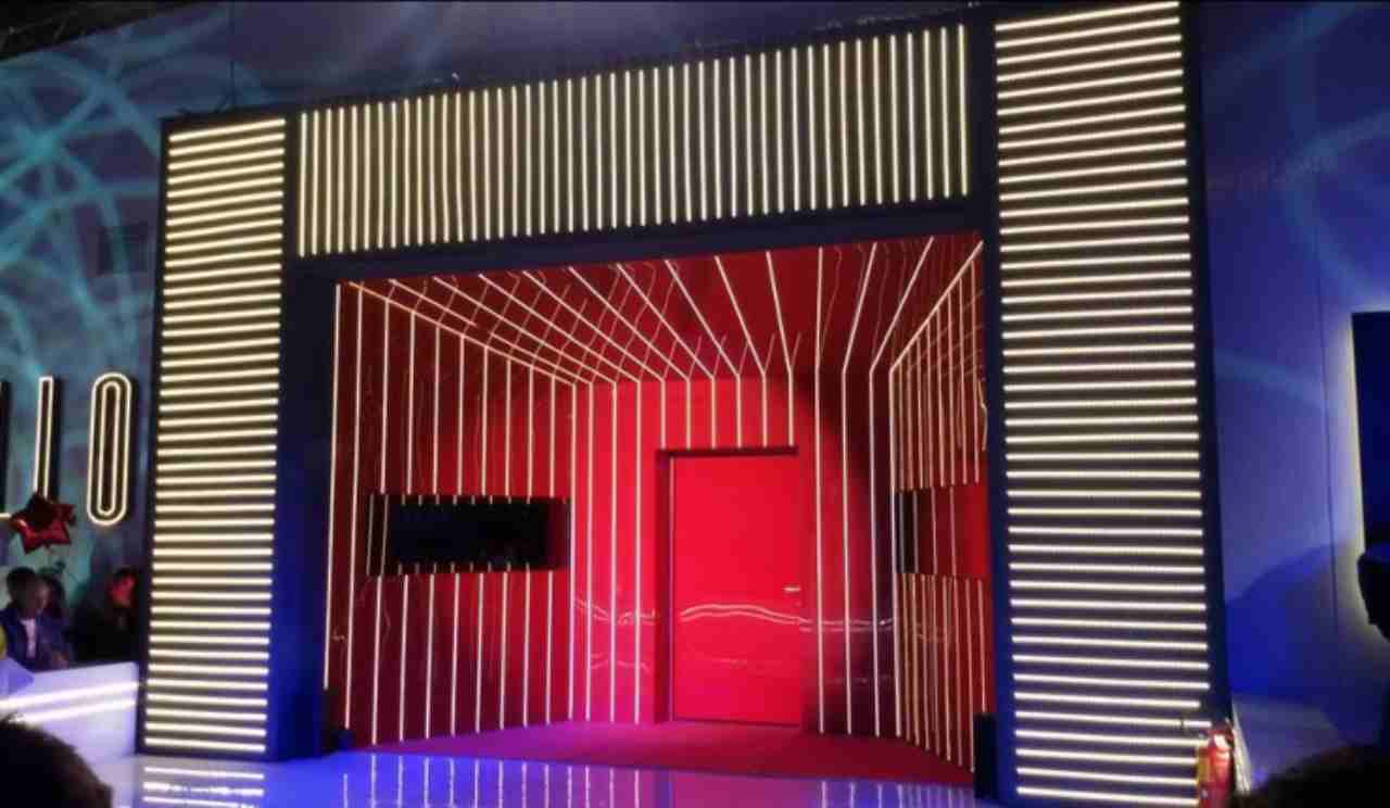 Grande Fratello Vip porta rossa