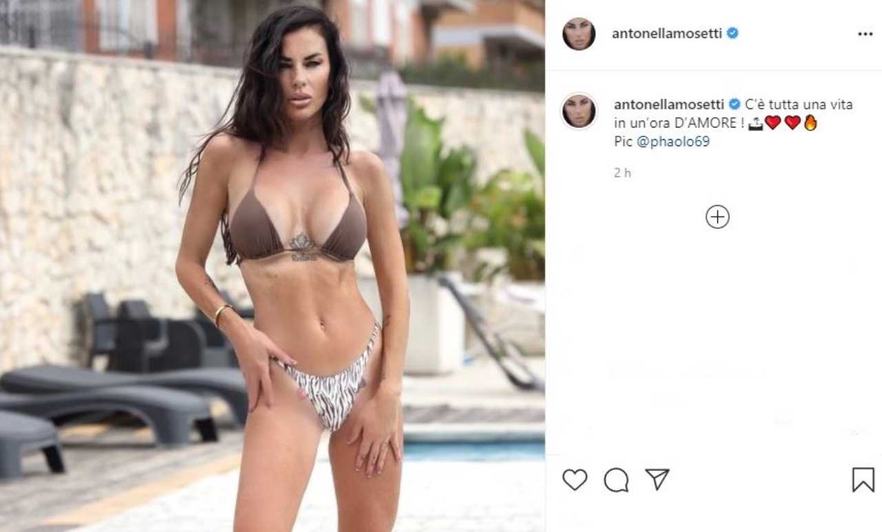 Antonella Mosetti bikini