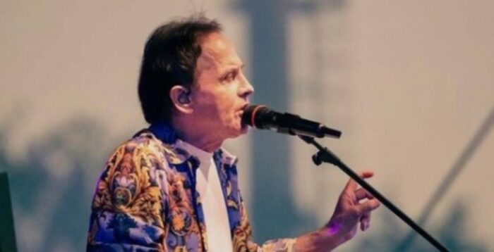 Roby Facchinetti canta