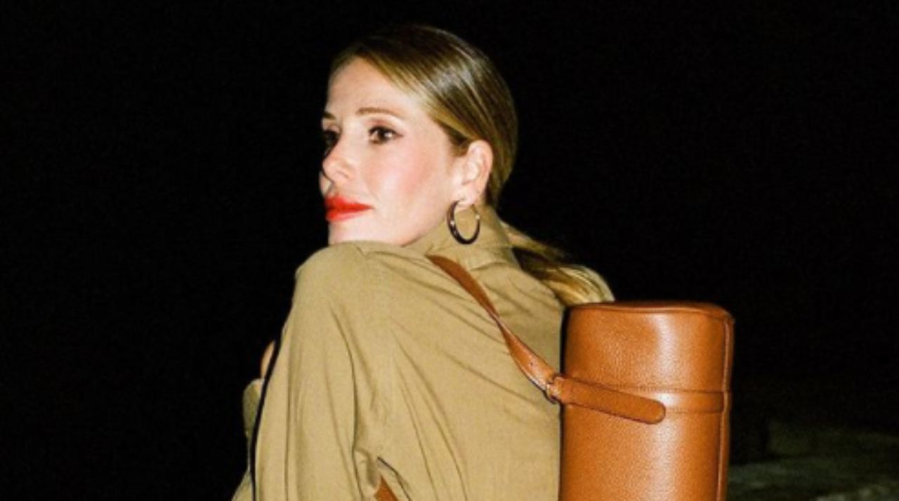 Alessia Marcuzzi di profilo