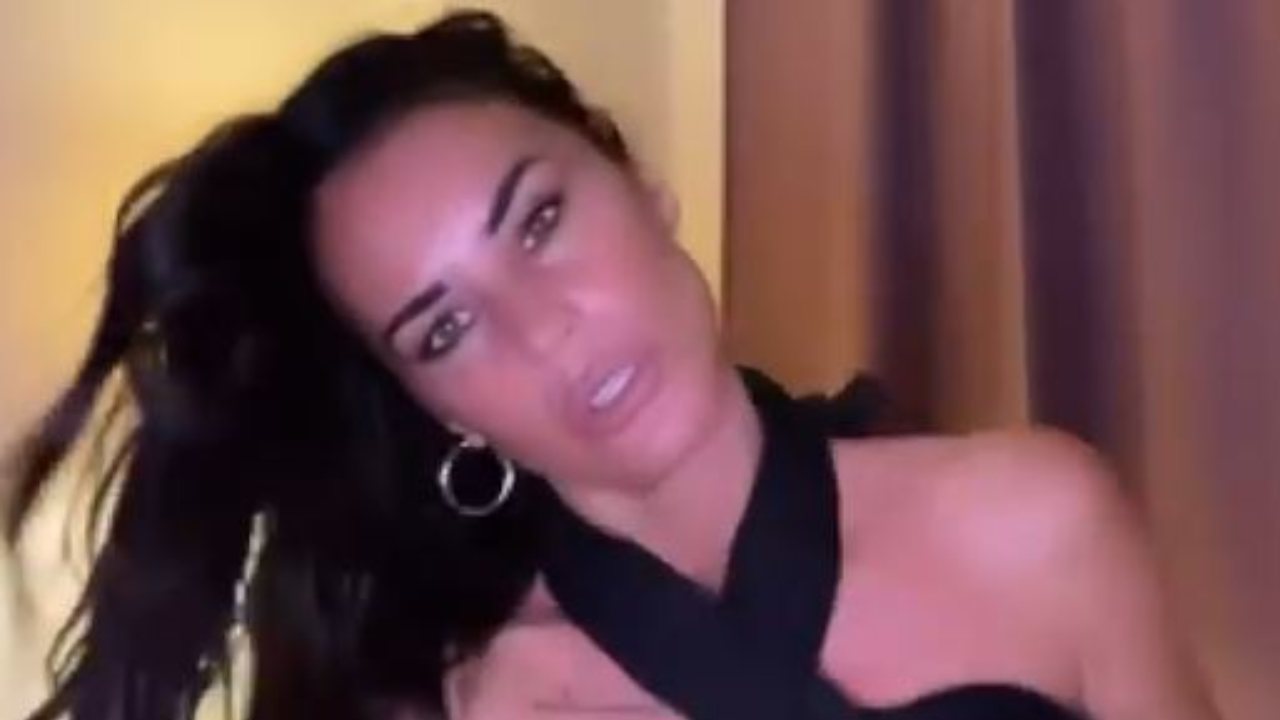 Antonella Mosetti Fascia Collo Seno