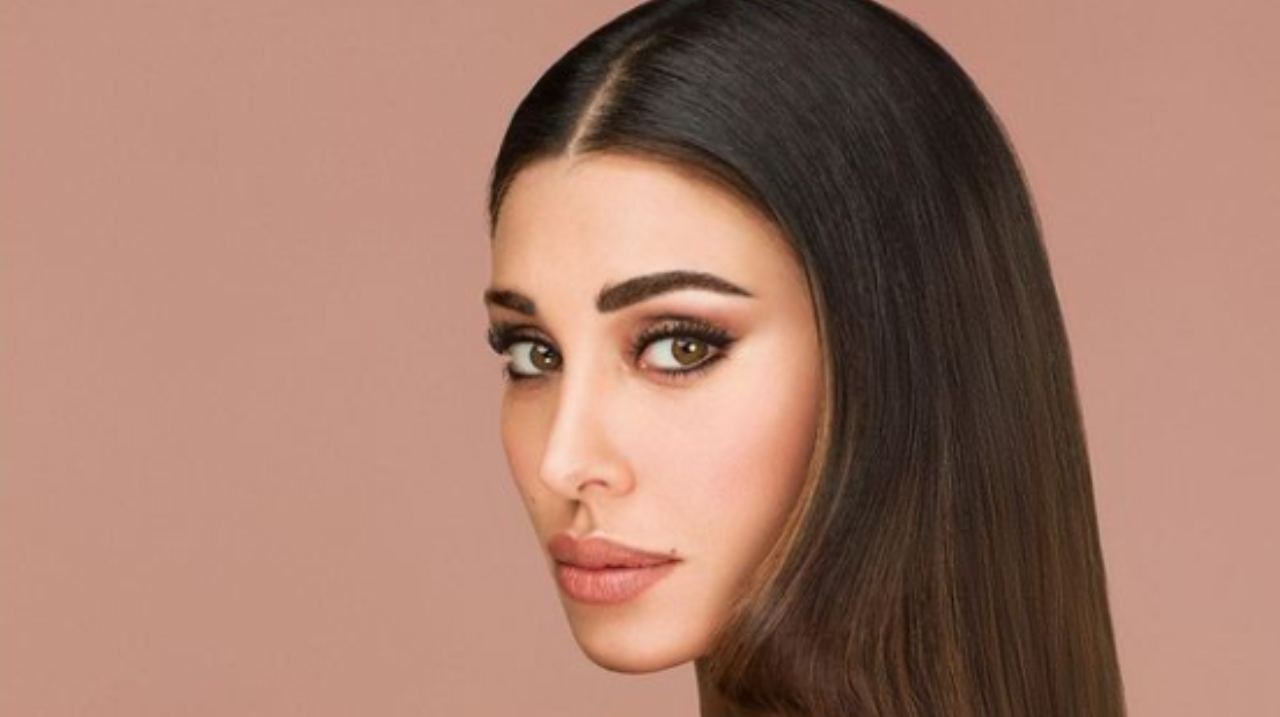 Belen Rodriguez primo piano sensuale