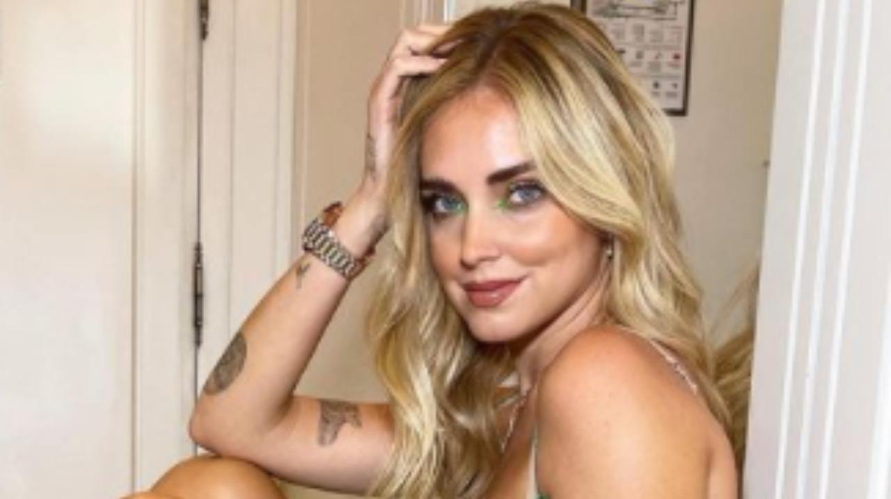 Chiara Ferragni di profilo