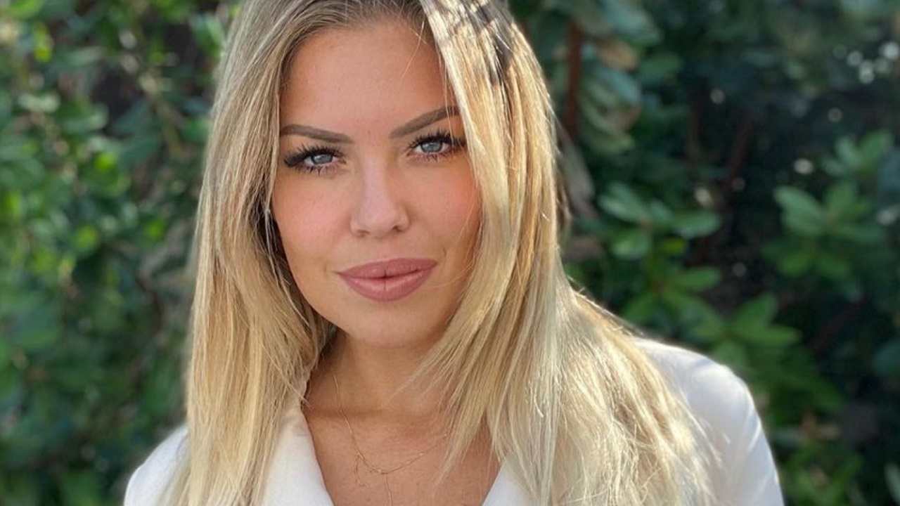 Costanza Caracciolo in posa