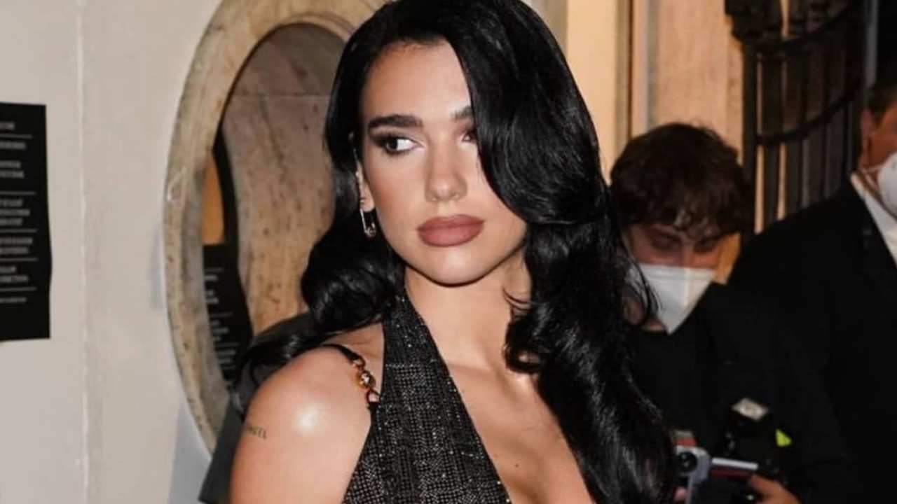 Dua Lipa alla Fashion Week di Milano