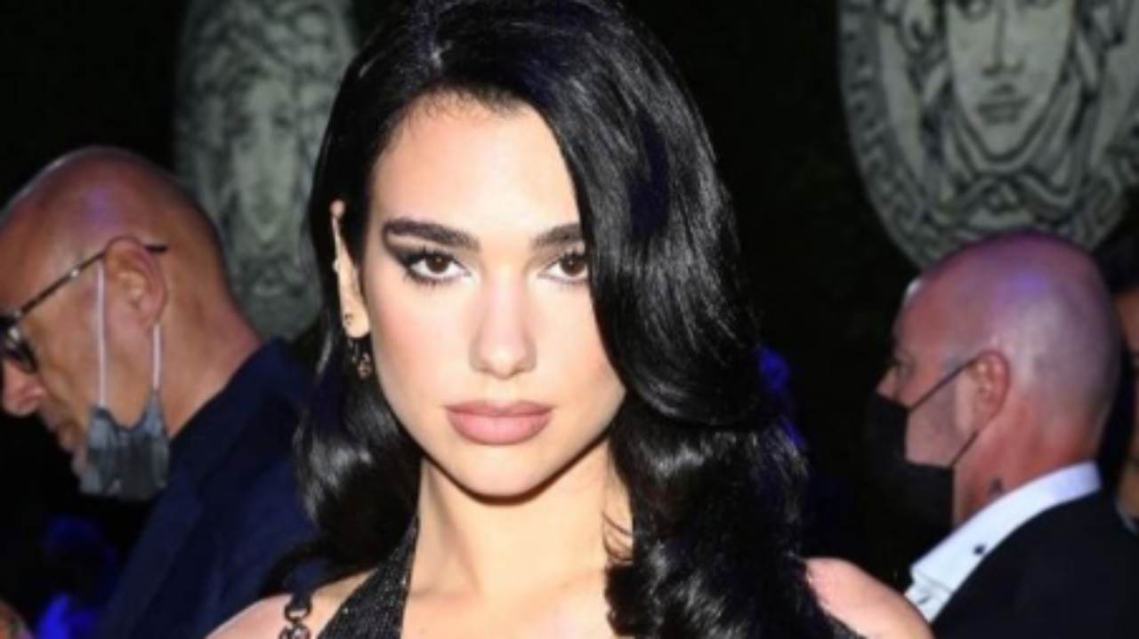 Dua Lipa seducente