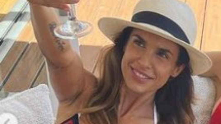 Elisabetta Canalis Festeggiamenti Amiche Costume