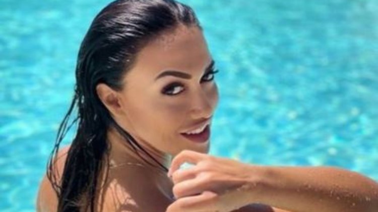 Federica Pacela Calabria Lato Posteriore 