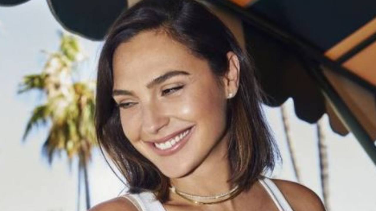 Gal Gadot Canotta Bianca Décolleté