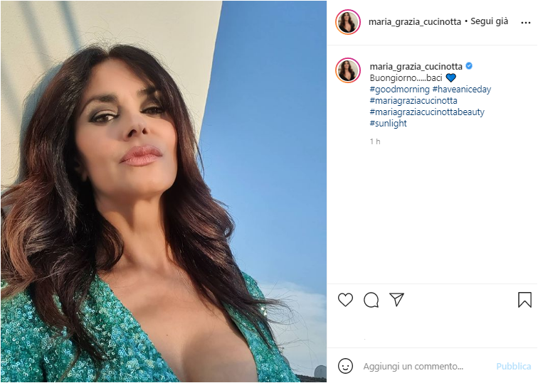 Maria Grazia Cucinotta in posa