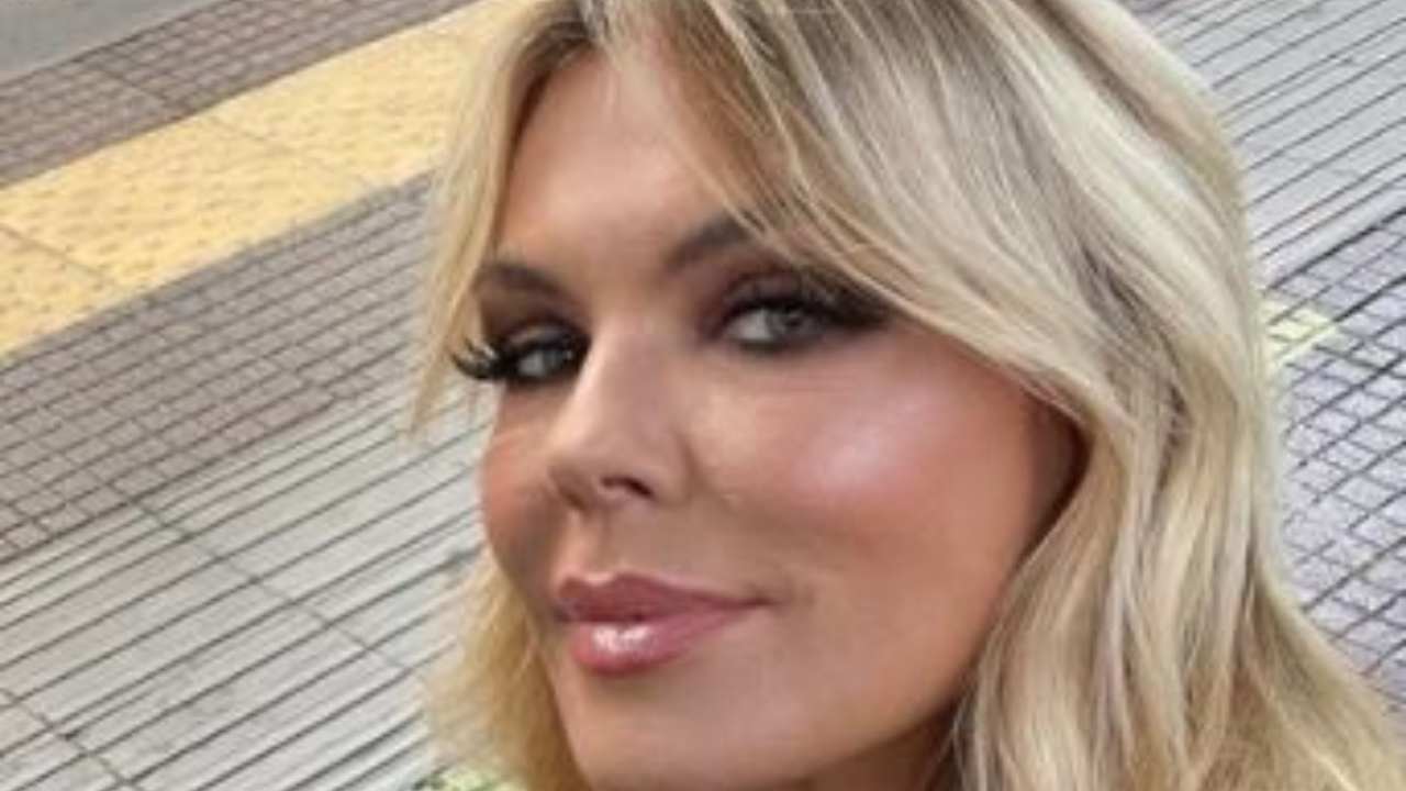 Matilde Brandi Stazione Selfie