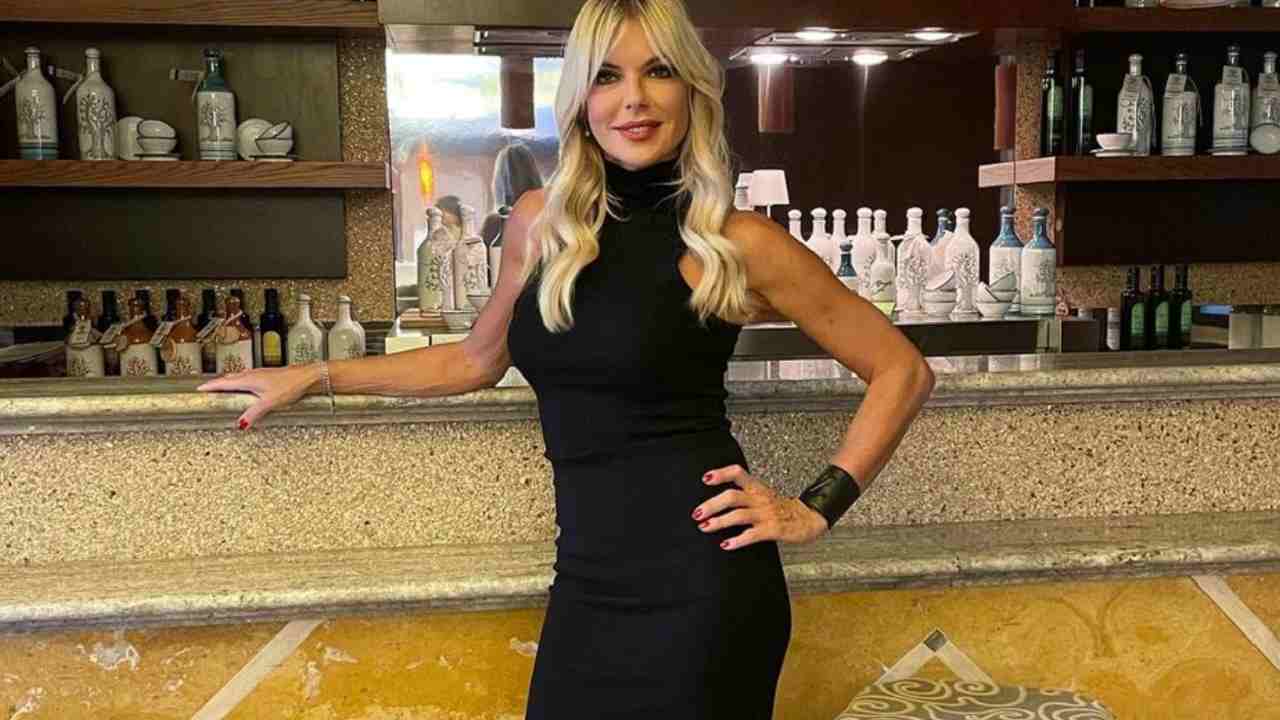 Matilde Brandi in posa