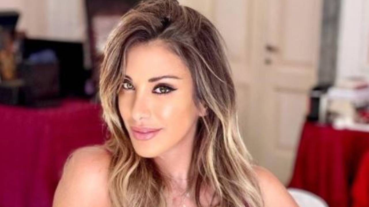 Sabrina Salerno Abito Viola