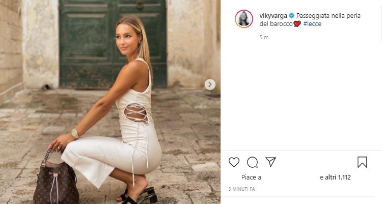 Viky Varga seducente