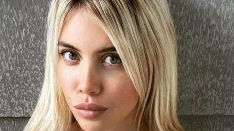 Wanda Nara Vestito Esplosivo Décolleté Aperto 