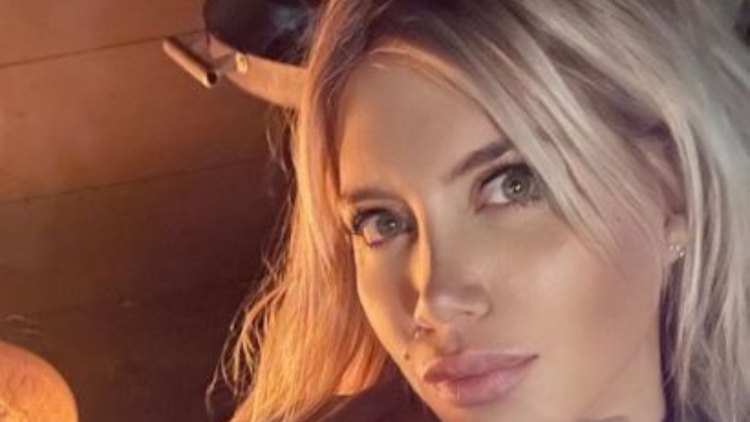 Wanda Nara Fuoco Camicia Aperta