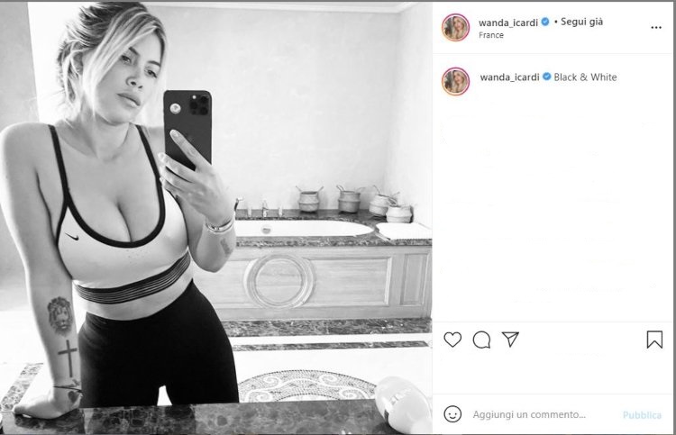 Wanda Nara Selfie Bianco Nero