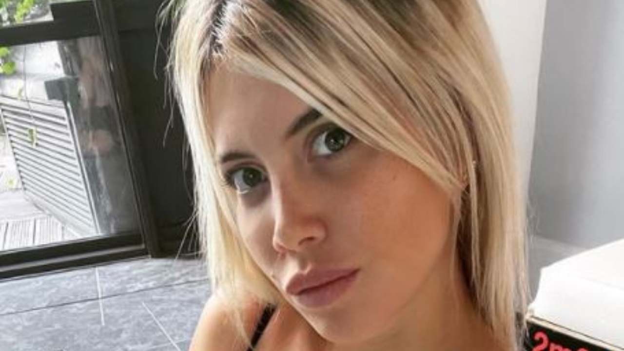 Wanda Nara Selfie Bianco Nero
