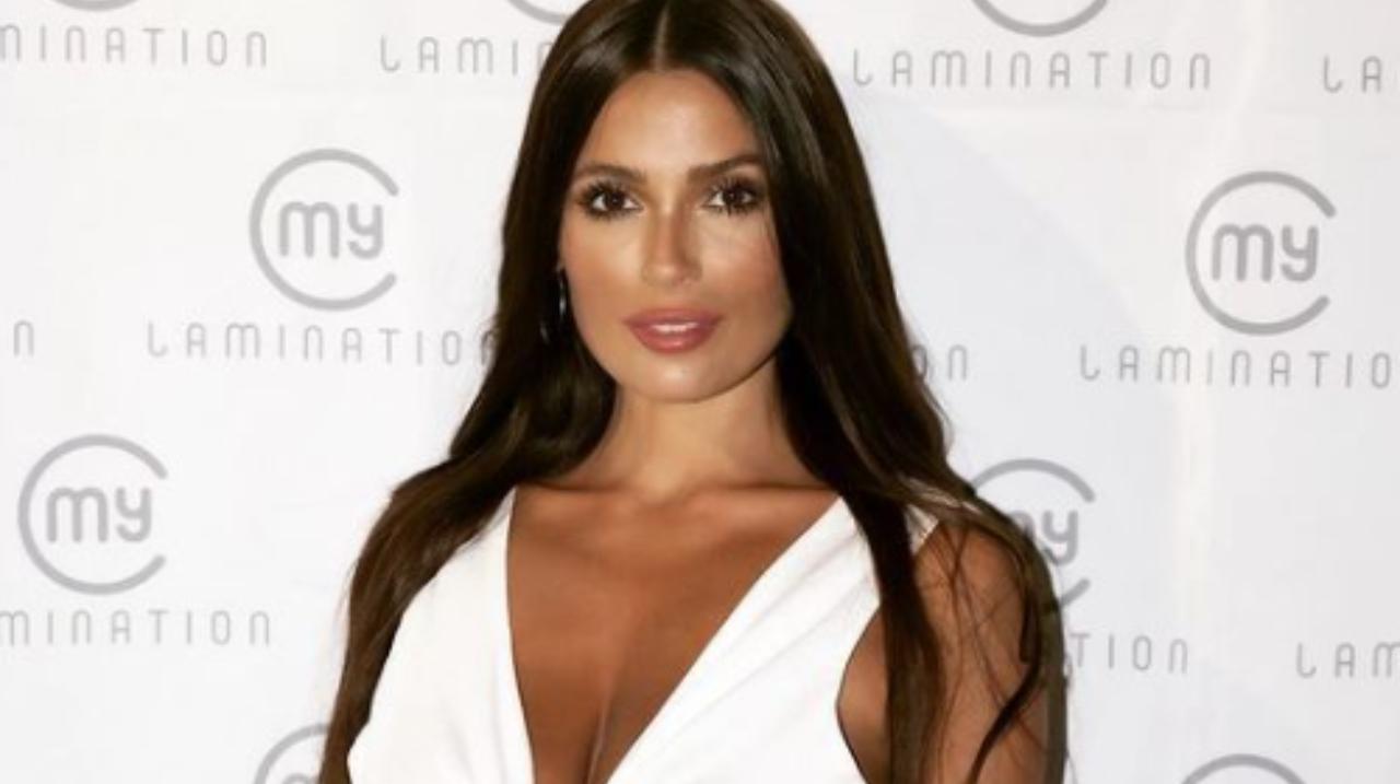 Alessia Macari in abito bianco