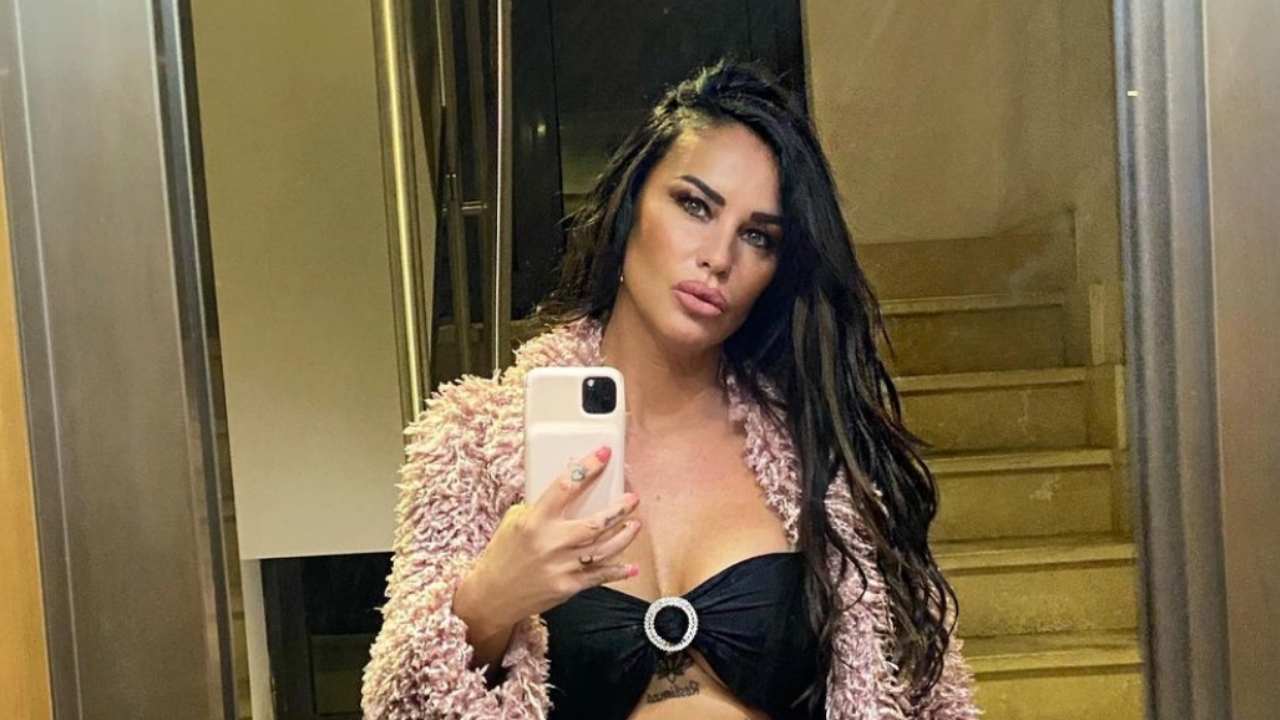 Antonella Mosetti si spoglia