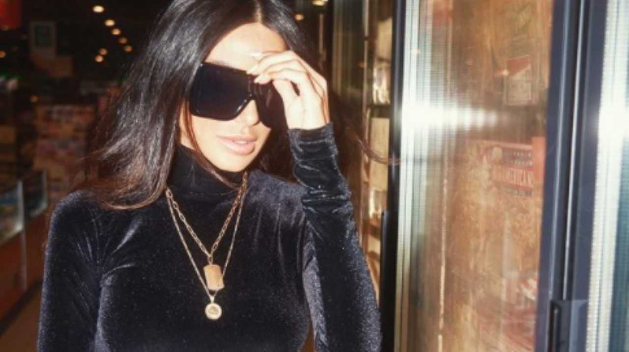 Chiara Biasi con gli occhiali da sole