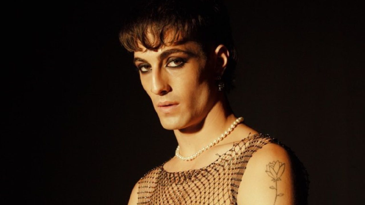 Damiano dei Maneskin tatuaggio pancia