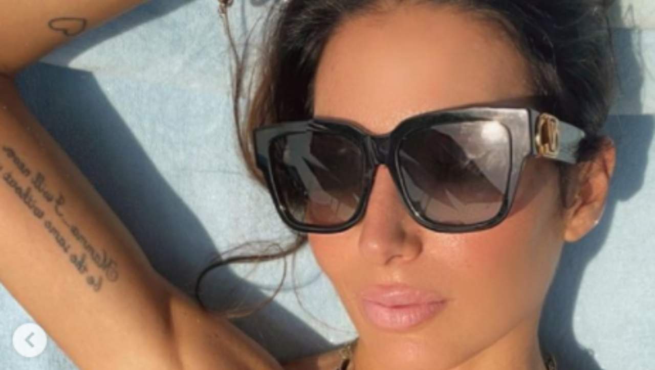 Elisabetta Gregoraci sul lettino