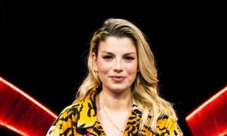 Emma Marrone, il gestaccio e la sua irriverenza rock