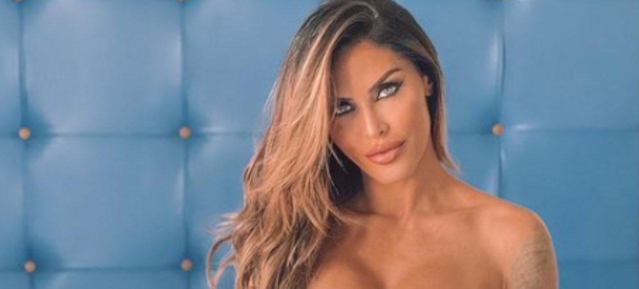 Guendalina Tavassi sensuale a letto