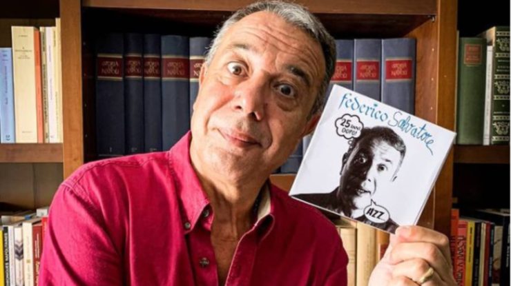 Il cantautore con il nuovo disco