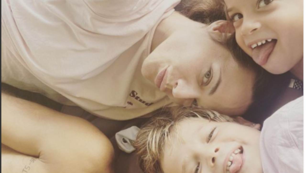 Laura Chiatti insieme ai figli