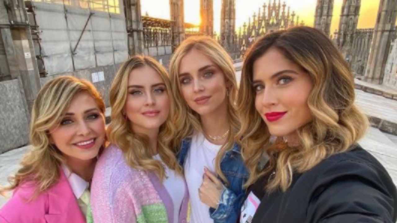 Le Ferragni fanno gli auguri a mamma Marina