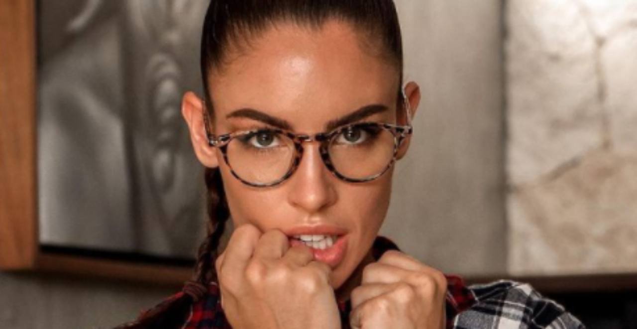 Lucia Javorcekova con gli occhiali