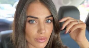 Eleonora Boi incantevole: le gambe sono in bella evidenza