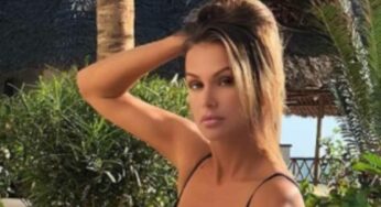Eva Henger si ‘impana’ nella sabbia: VIDEO in bikini esplosivo