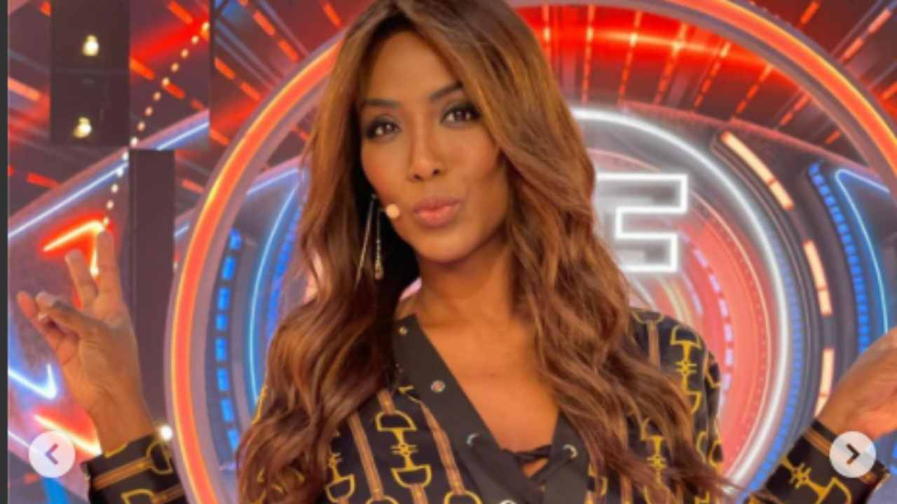 Ainett Stephens in studio