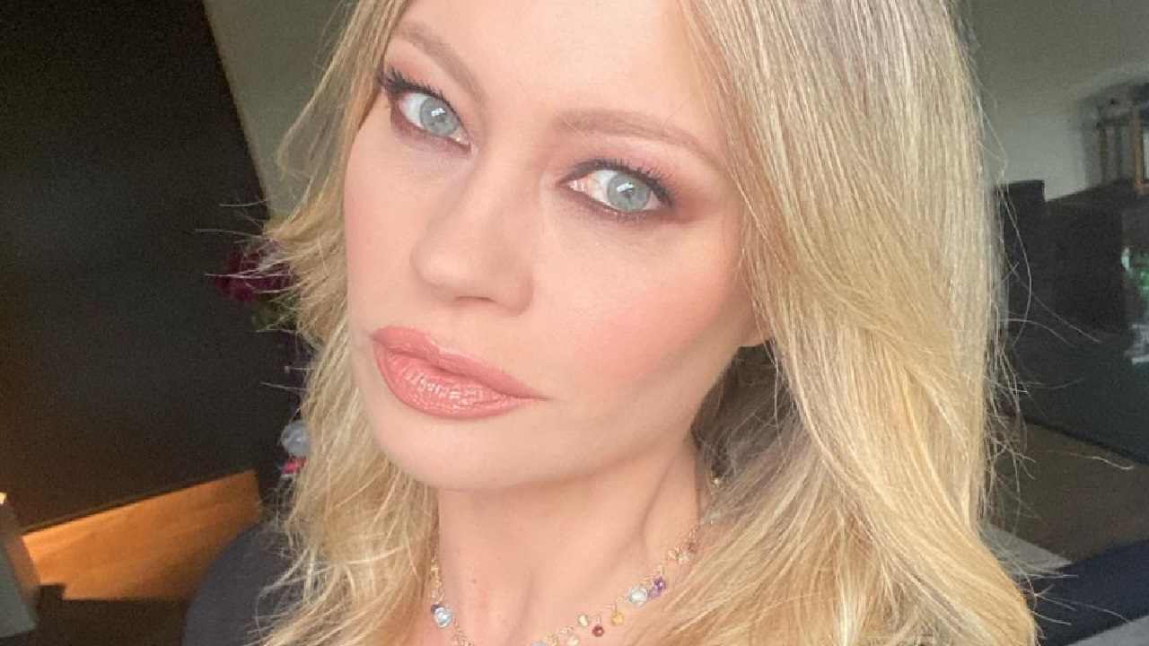 Anna Falchi primo piano